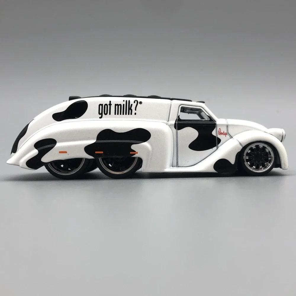 Jada Dub City 1939 '39 Dodge Airflow Tanker Got Milk White & Black‎ Diecast 1/64